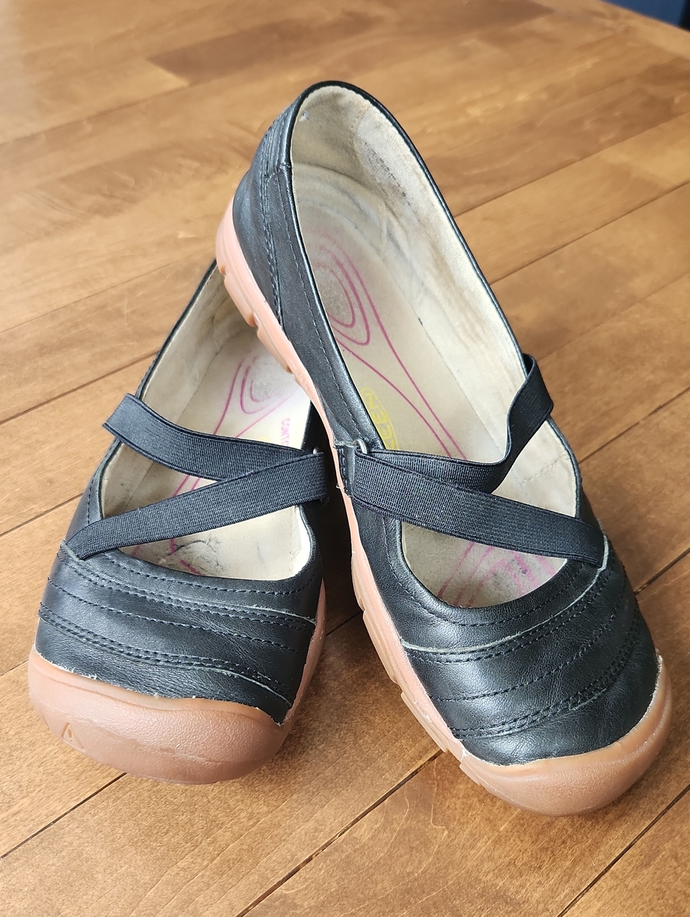 KEEN Rivington II Women's Mary Jane Criss Cross Slip-On Shoe 6.5